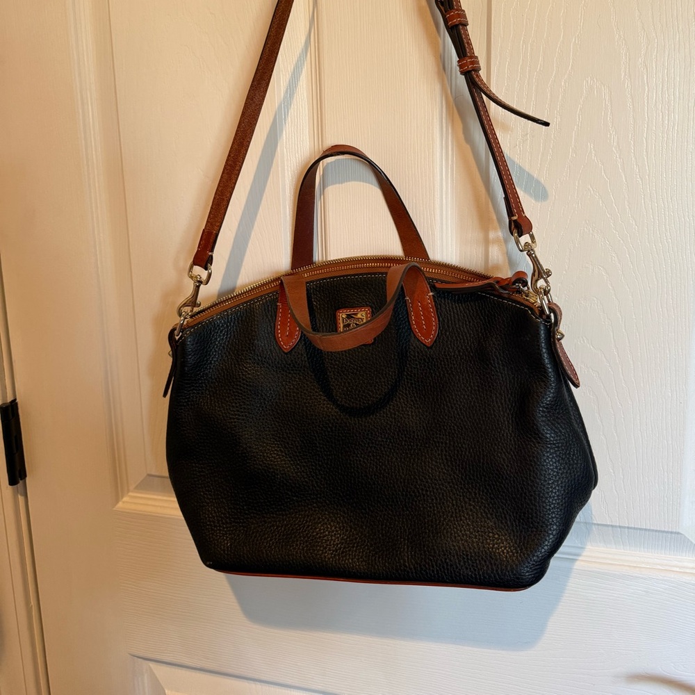 Dooney and Bourke Elegant Black and Brown Leather Handbag
